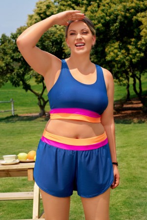 Blaue Plus-Size Sportshorts mit Farbblock-Design und stylischem Lagenlook