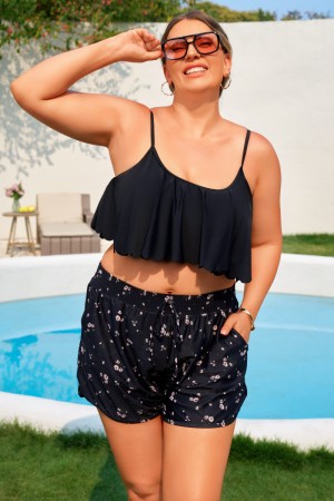 Schwarzes Bikini-Oberteil mit Rüschen und Spaghettiträgern sowie Boyshorts – schickes Design in Übergröße