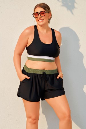 Schwarzes Plus-Size-Bikini-Oberteil im Colorblock-Design mit Reißverschluss am Rücken und Boyshorts – sportlicher Stil