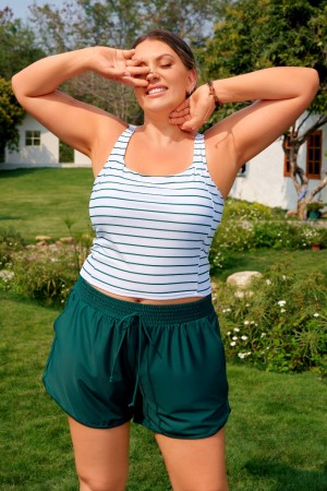 Sportliches, gestreiftes Plus-Size-Bikini-Oberteil mit verstellbaren Trägern und Boyshorts